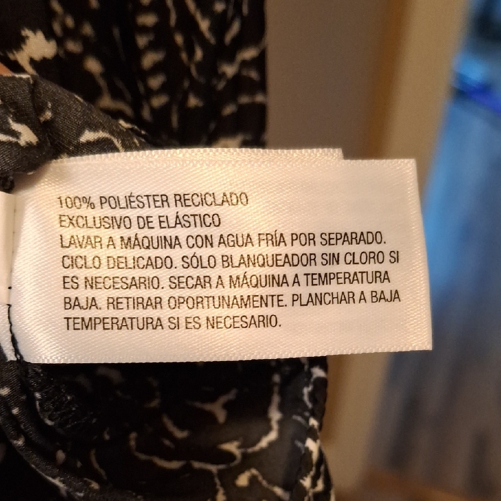 5/$25- NWOT-Universal Thread Black and White Patterned Blouse - Picture 5 of 6